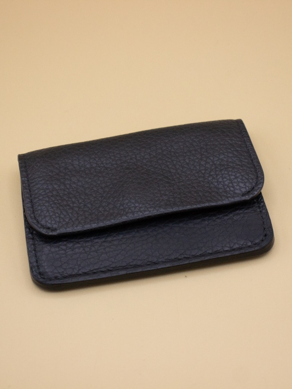 Cuyana Card Black Leather Wallet - Picture 8 of 8
